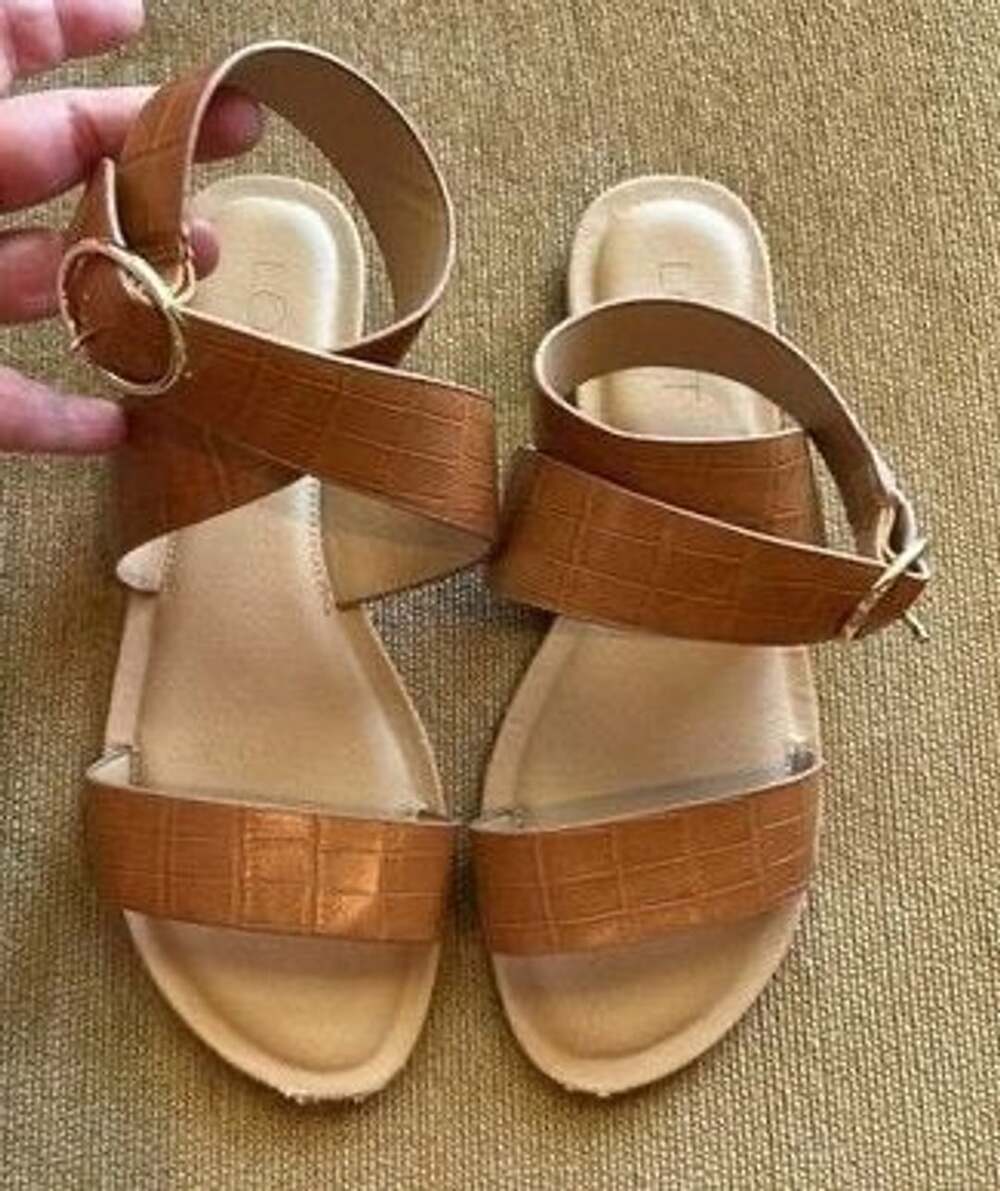 GUC Ann Taylor Loft Croc Embossed Leather Gladiator Sandals W/ Gold Buckle 6 1/2